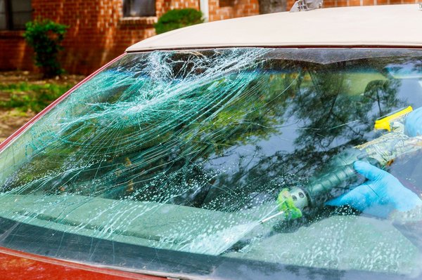 Un spécialiste en ligne pour les travaux de remplacement de pare-brise